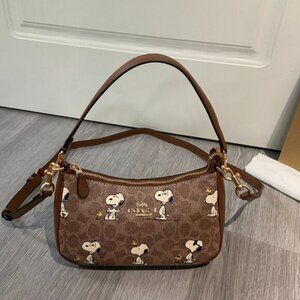 🍫 Coach X Peanuts Teri Shoulder Bag In Signature Canvas With Snoopy Print